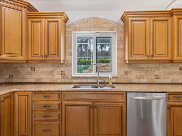 13676 N 85th Road N, West Palm Beach, FL 33412