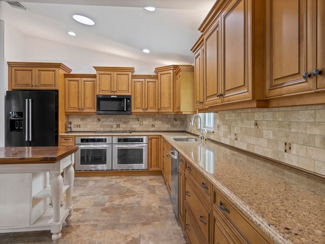 13676 N 85th Road N, West Palm Beach, FL 33412