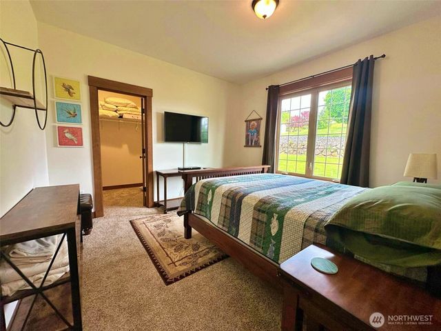104 Hummingbird Lane, Silver Creek, WA 98585