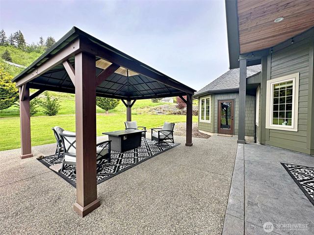 104 Hummingbird Lane, Silver Creek, WA 98585