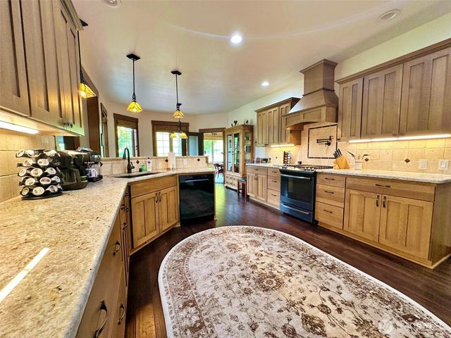 104 Hummingbird Lane, Silver Creek, WA 98585