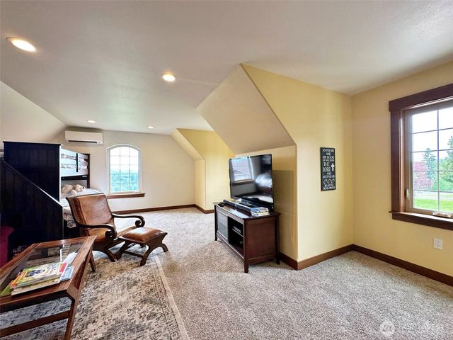 104 Hummingbird Lane, Silver Creek, WA 98585