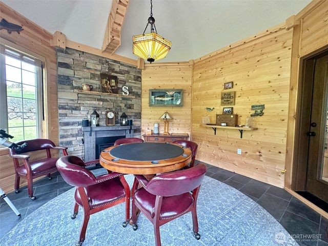104 Hummingbird Lane, Silver Creek, WA 98585