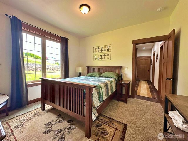 104 Hummingbird Lane, Silver Creek, WA 98585