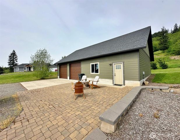 104 Hummingbird Lane, Silver Creek, WA 98585