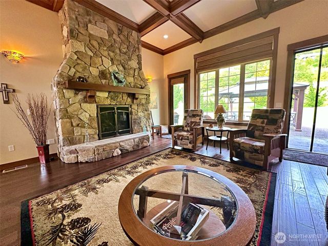 104 Hummingbird Lane, Silver Creek, WA 98585