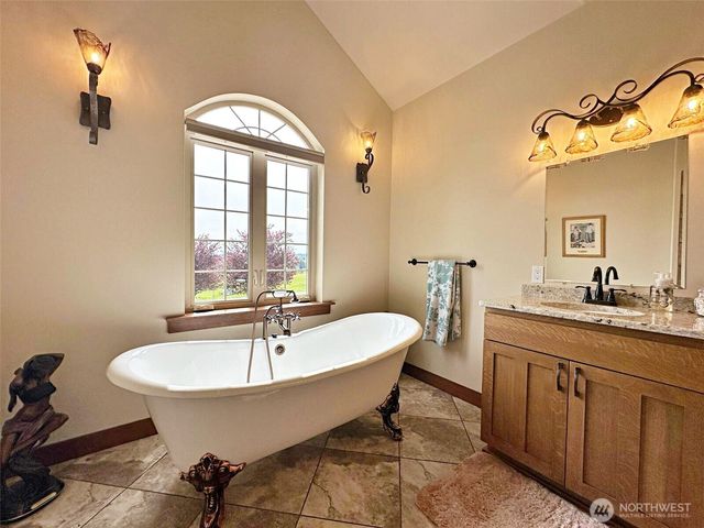 104 Hummingbird Lane, Silver Creek, WA 98585