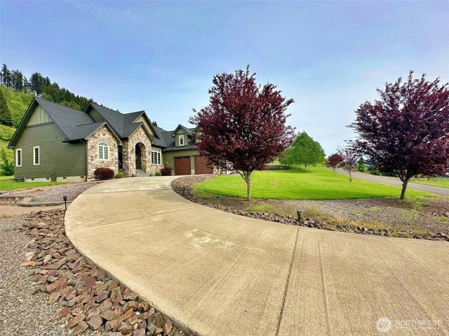 104 Hummingbird Lane, Silver Creek, WA 98585