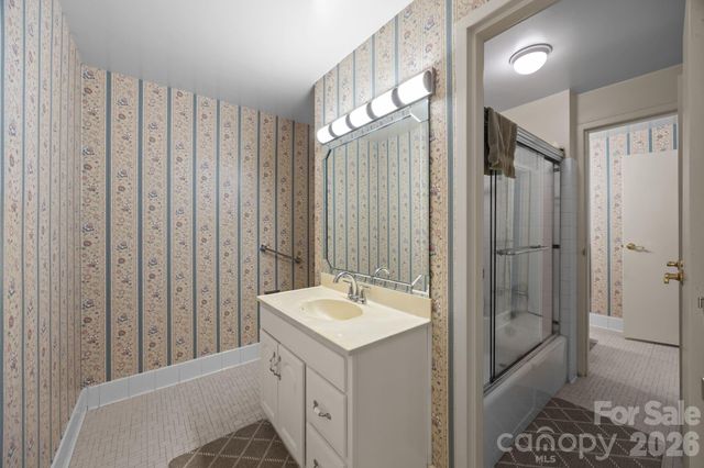 1300 Reece Road 208, Charlotte, NC 28209