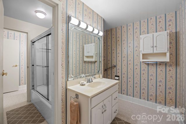 1300 Reece Road 208, Charlotte, NC 28209