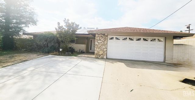 3700 Redlands Dr, Bakersfield, CA 93306