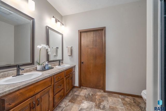 812 E El Dorado Ct, Sioux Falls, SD 57108