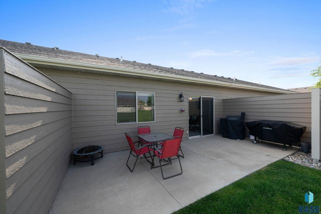 812 E El Dorado Ct, Sioux Falls, SD 57108