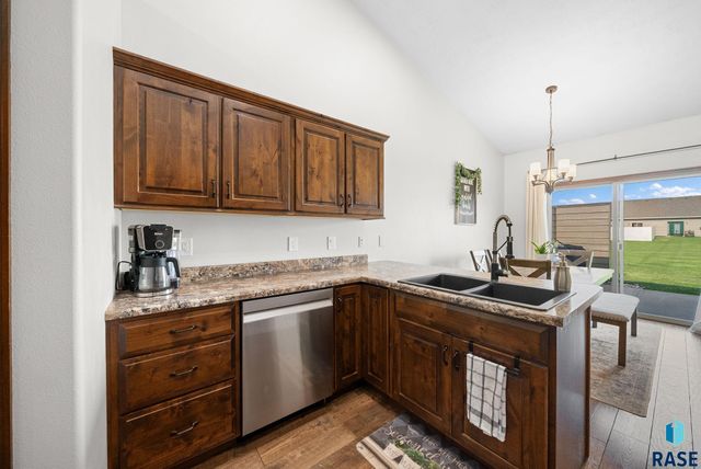 812 E El Dorado Ct, Sioux Falls, SD 57108
