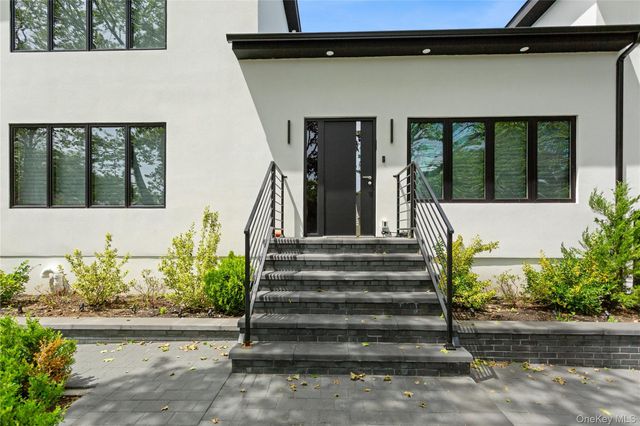 821 Longview Avenue, North Woodmere, NY 11581