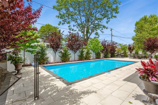821 Longview Avenue, North Woodmere, NY 11581