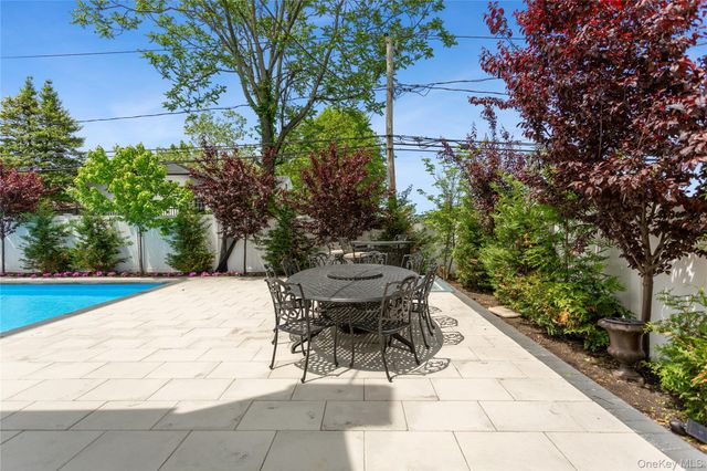 821 Longview Avenue, North Woodmere, NY 11581