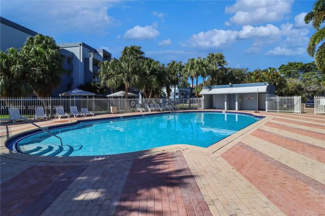 9373 Fontainebleau Blvd K234, Miami, FL 33172