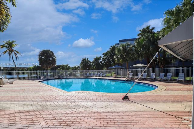 9373 Fontainebleau Blvd K234, Miami, FL 33172