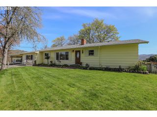 383 LITTLE VALLEY Rd, Roseburg, OR 97471
