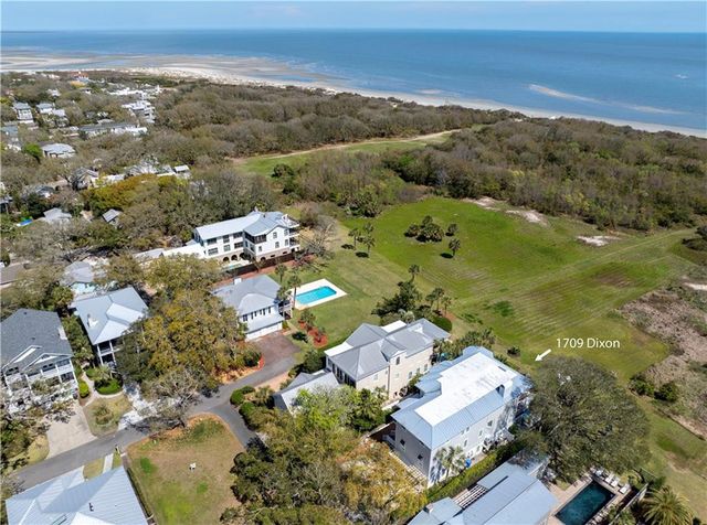 1709 Dixon Lane, St. Simons Island, GA 31522