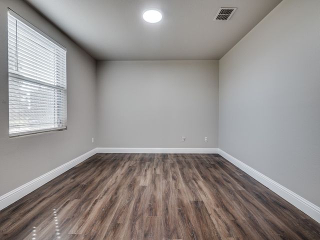 1035 Mayflowers Lane, Lancaster, TX 75134