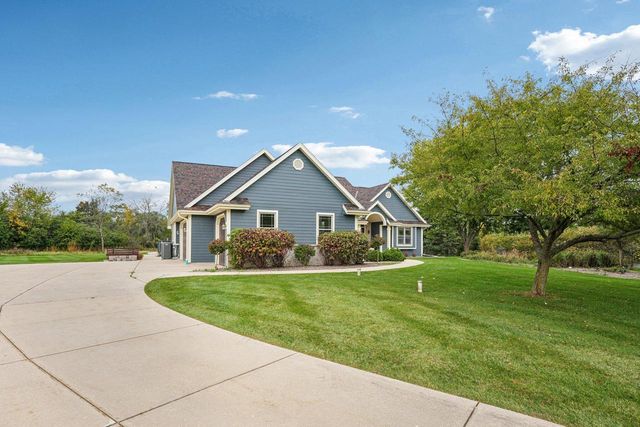 W344N6731 Jorgenson WAY, Oconomowoc, WI 53066