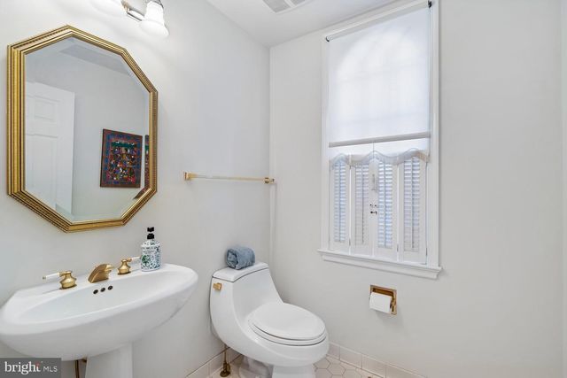 5105 WARREN PL NW, Washington, DC 20016
