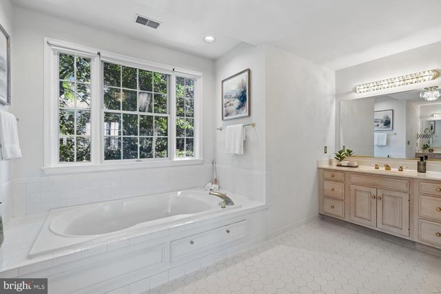 5105 WARREN PL NW, Washington, DC 20016