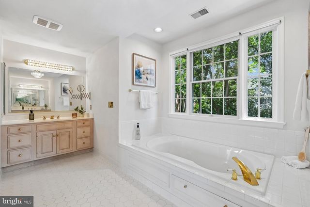 5105 WARREN PL NW, Washington, DC 20016