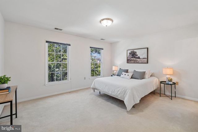 5105 WARREN PL NW, Washington, DC 20016