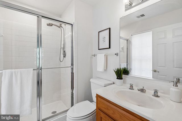 5105 WARREN PL NW, Washington, DC 20016