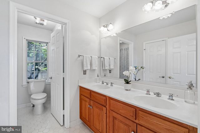 5105 WARREN PL NW, Washington, DC 20016