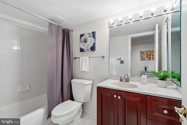 5105 WARREN PL NW, Washington, DC 20016