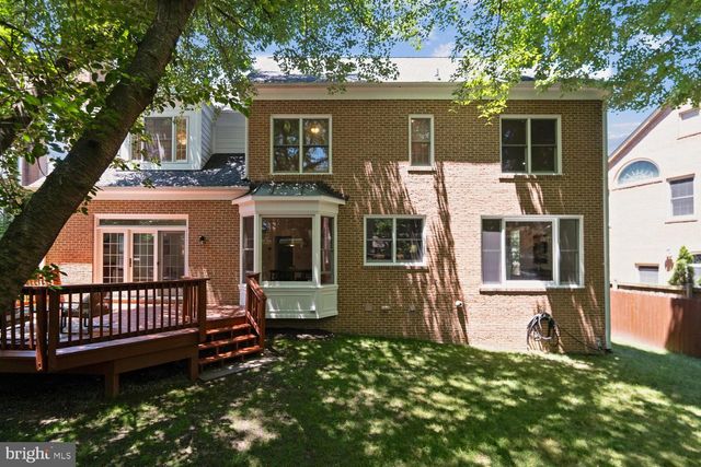 5105 WARREN PL NW, Washington, DC 20016