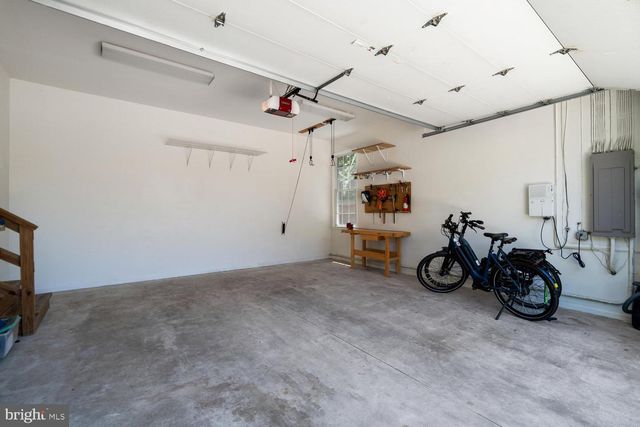 5105 WARREN PL NW, Washington, DC 20016