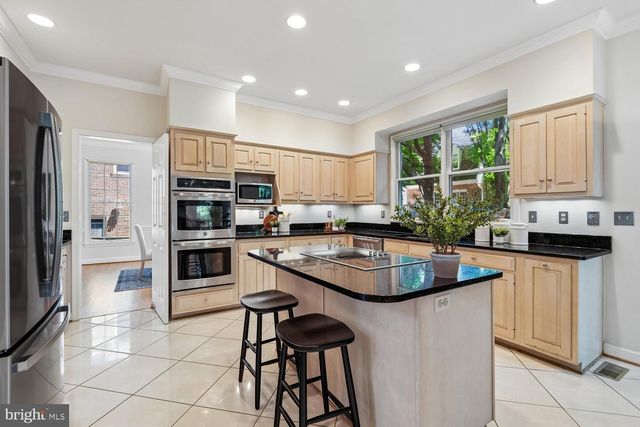 5105 WARREN PL NW, Washington, DC 20016