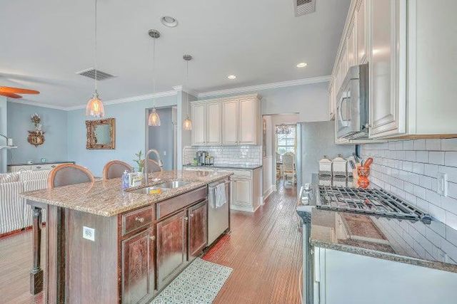 200 Crossandra Avenue, Summerville, SC 29483