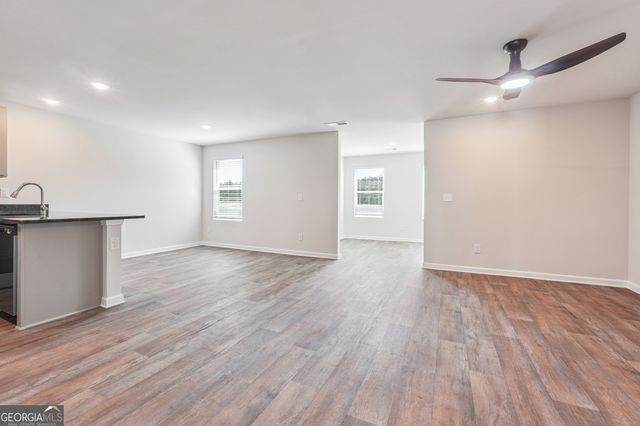 202 Harris Walk 83, West Point, GA 31833