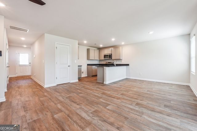 202 Harris Walk 83, West Point, GA 31833