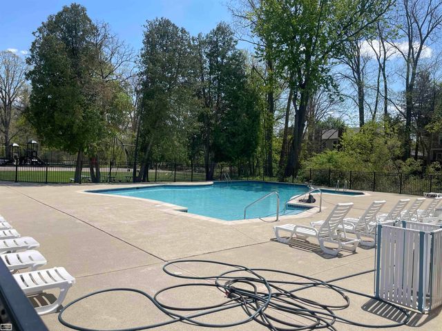 1343 Autumn Lane, Rochester Hills, MI 48306