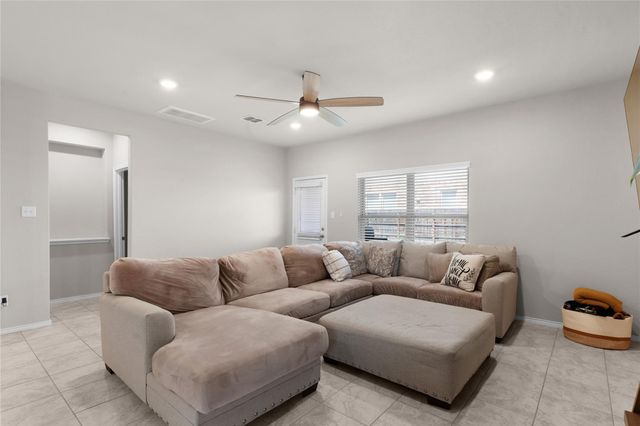 1027 Slight ST, New Braunfels, TX 78130