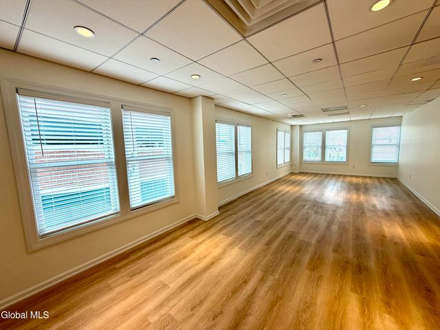 433 Broadway 3, Saratoga Springs, NY 12866