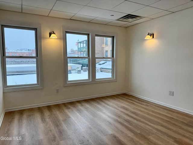 433 Broadway 3, Saratoga Springs, NY 12866