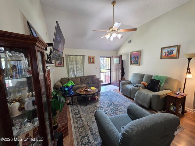4364 Shadow Ridge Drive, Horn Lake, MS 38637