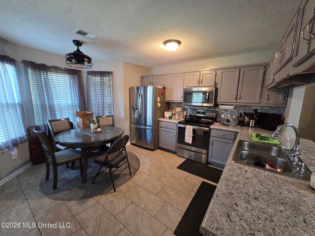 4364 Shadow Ridge Drive, Horn Lake, MS 38637