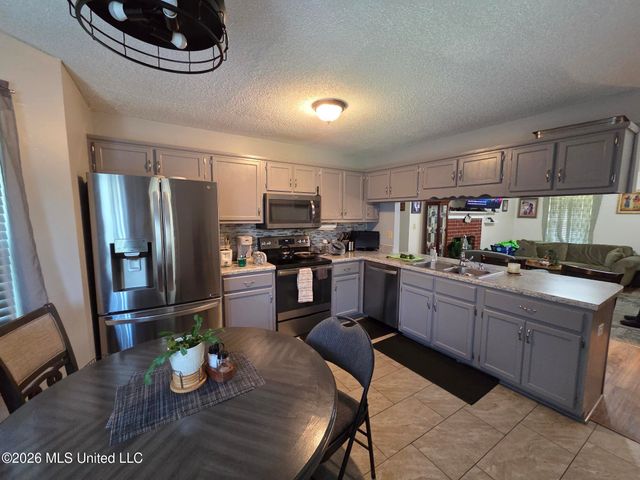 4364 Shadow Ridge Drive, Horn Lake, MS 38637