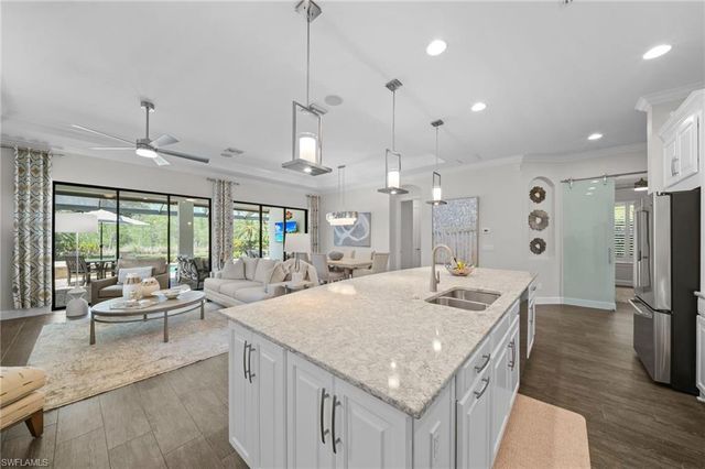 8827 Vaccaro CT, Naples, FL 34119