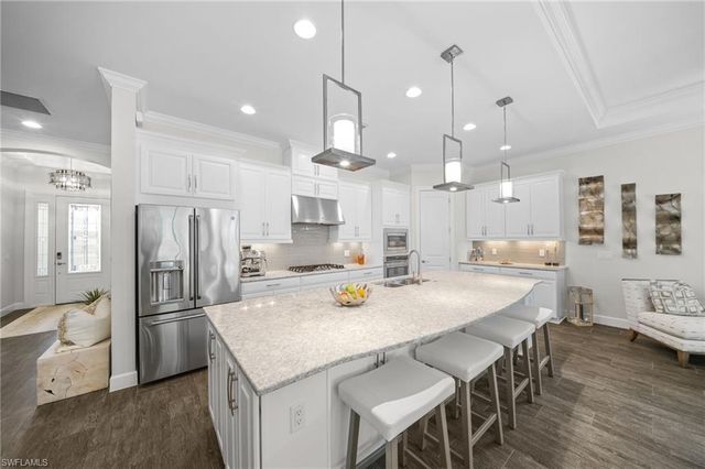 8827 Vaccaro CT, Naples, FL 34119