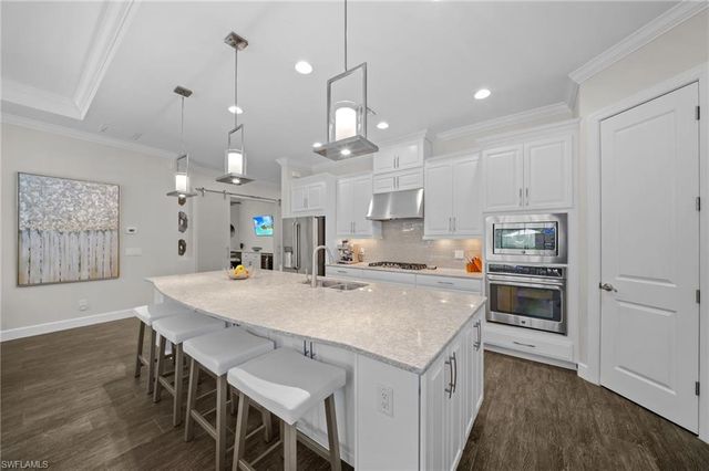 8827 Vaccaro CT, Naples, FL 34119